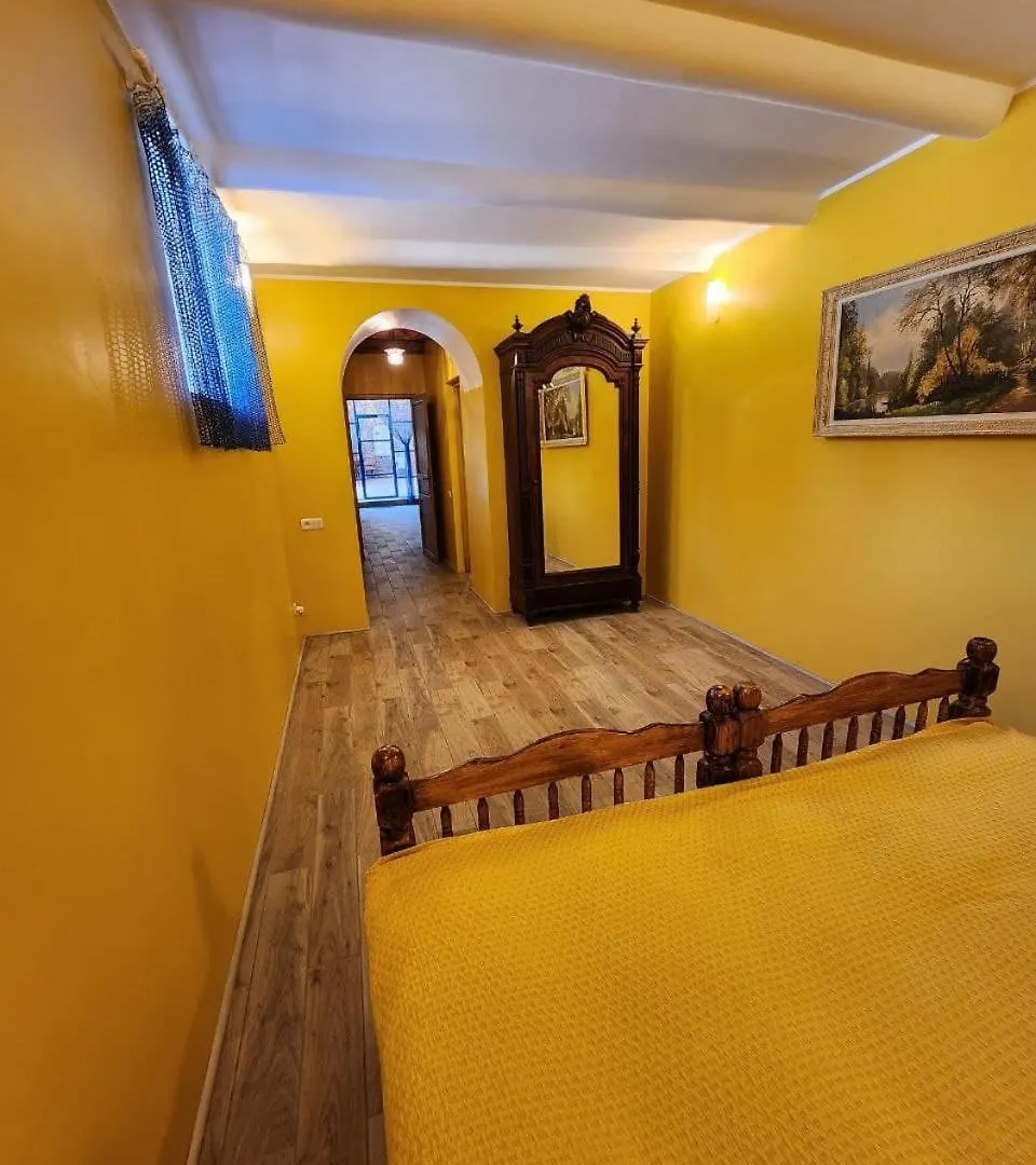 La Bastide Artistique Villa Cadenet 0*,